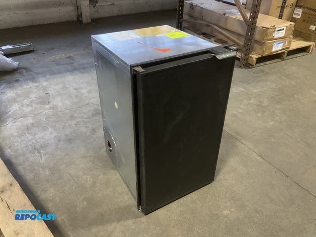 Lot 2-63307 - Nova Kool R3109 DC Mini Refrigerator/Freezer