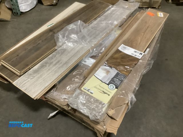 Lot 2-17532 - Skid Lot of Assorted Size and Style traffic master Laminate Wood Flooring