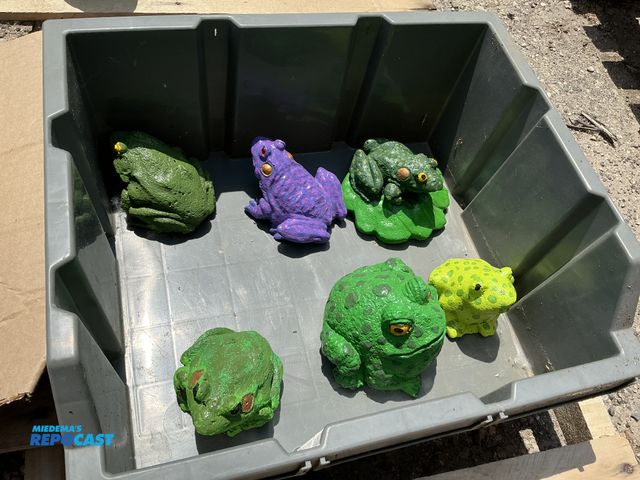 Lot 2-76230 - lot of 6 cement frogs, yard art