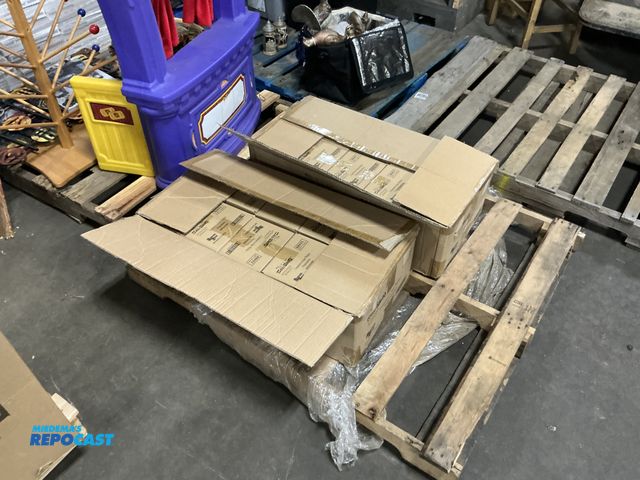 Lot 2-18998 - case of construct-a-saw walker stegosaurus, case of construct-a-saw walker t-rex 240 pcs