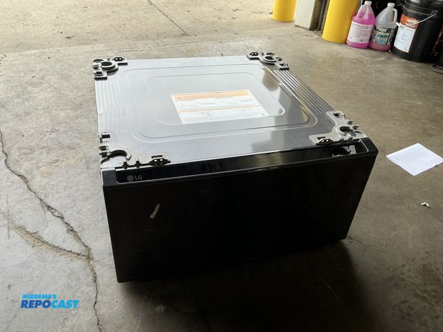 Lot 2-55234 - LG WDP6B 27” Pedestal Storage Drawer