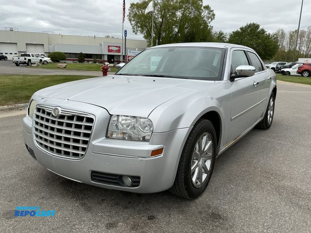 Lot 2-39631 - 2010 Chrysler 300 Touring Sedan RWD