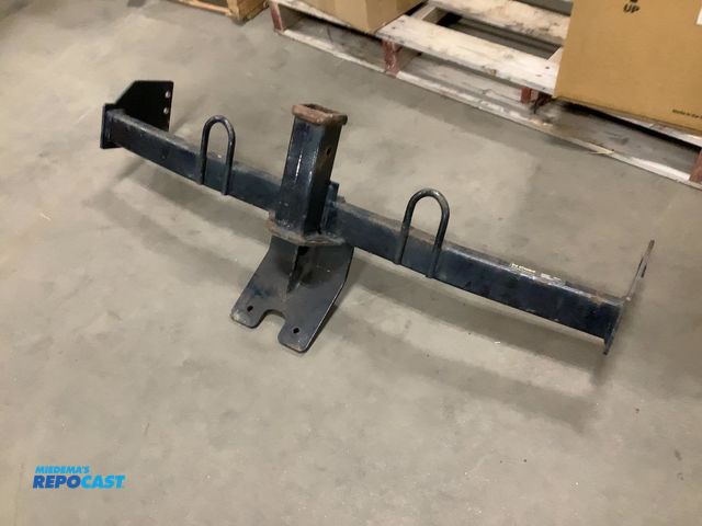 Lot 2-92140 - 1 Curt Front Mount Receiver Hitch Class III. Fits 2000-2003 Dodge Durango, Dakota and has weight rat...