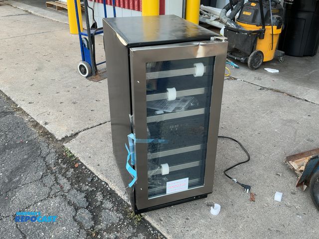 Lot 2-27670 - Scratch & Dent Vinotemp EL-WCU113-03 Wine Cooler
