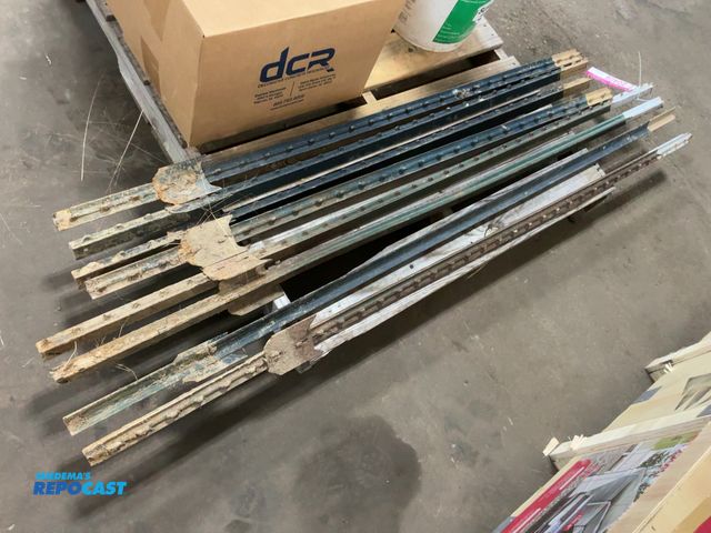 Lot 2-20406 - (8) Metal T-Post Fence Posts, four 6' and four 5'
