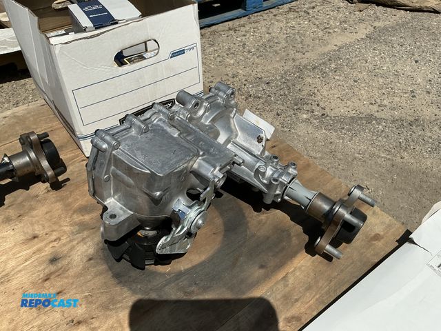 Lot 2-76855 - Hydro-gear integrated hydrostatic transaxle for a zero turn mower