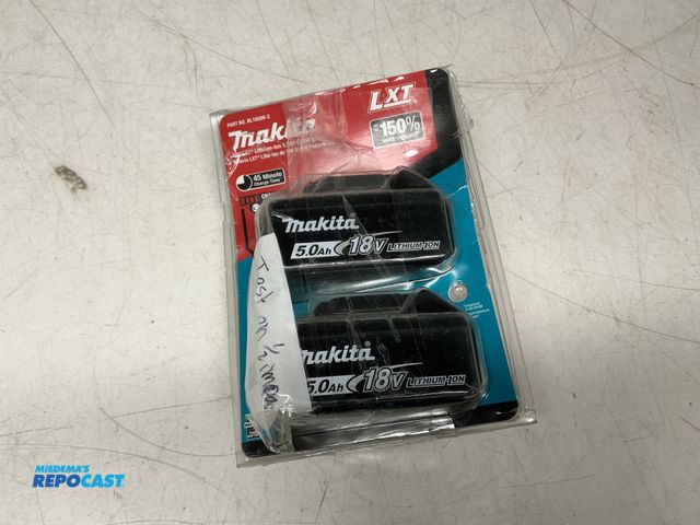 Lot 2-73103 - Lot of (2) Makita LXT 18v Lithium Ion Batteries 5.0 Ah