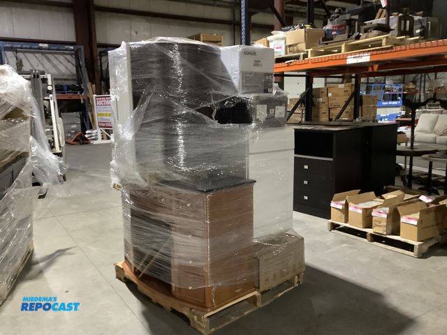 Lot 2-34944 - Skid lot of assorted bathroom and miscellaneous houseware furniture including: glacier bay over-the-...