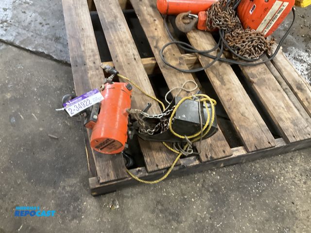 Lot 2-34922 - Budgit pneumatic 1/2 ton chain fall hoist, used