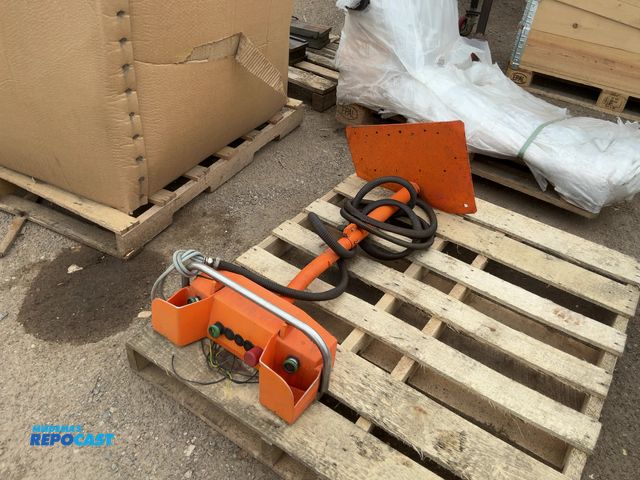 Lot 2-69473 - Orange hydraulic/electronic industrial control system