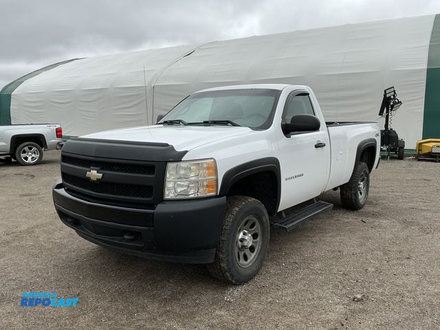 Lot 2-40993 - 2013 Chevrolet Silverado Work Truck Long Box 4WD Regular Cab Long Box Pickup Truck 4x4