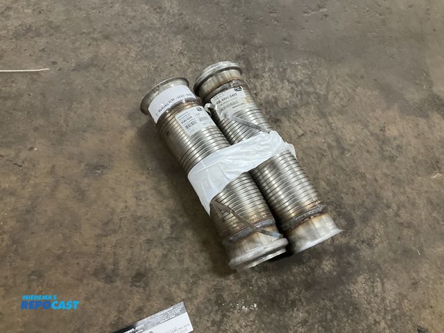 Lot 2-11346 - (2) 4” x 14”flare/bead flex stainless steel bellows KW-6541-0405
