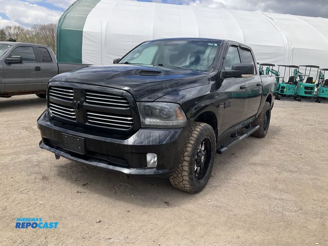 Lot 2-70335 - 2015 Ram 1500 CREW CAB PICKUP 4-DR Short Box Pickup Truck 4x4