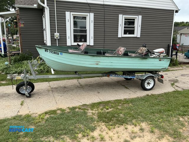 Lot 2-19093 - 1970 MIRROCRAFT 14’ Aluminum boat 9.9hp Johnson outboard motor Hull ID MCZ441550720 sells with trail...
