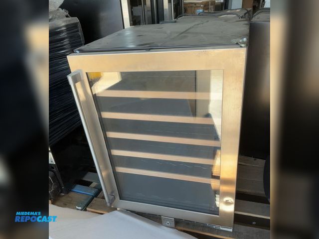 Lot 2-11555 - Scratch & Dent Intertek VT-51SZ01SS Wine chiller