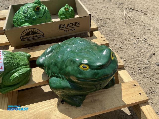 Lot 2-76895 - Huge Frog Yard Art