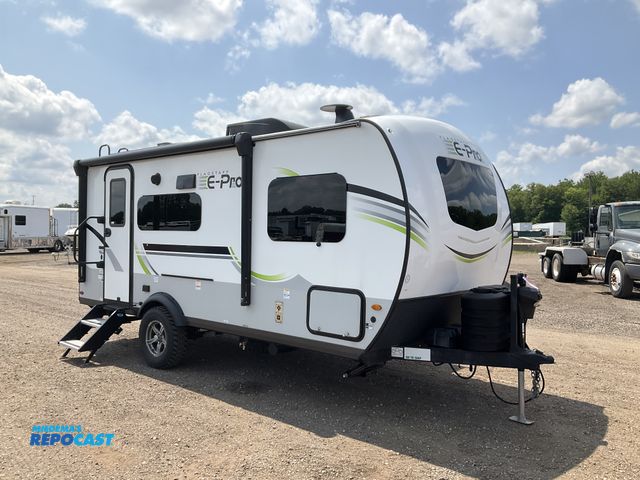 Lot 2-21294 - 2023 Flagstaff E19FBS Camper Travel Trailer