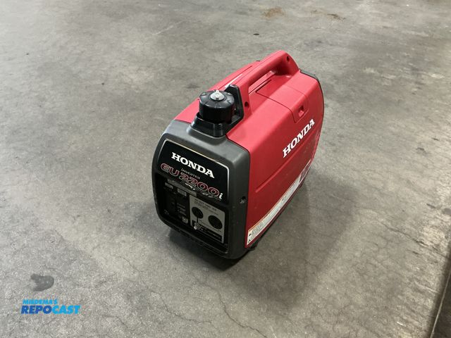 Lot 2-27266 - honda EU2200I inverter companion 30a generator with 30 amp RV plug