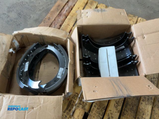 Lot 2-11518 - (2) New Bendix Brake Shoe Kits, one set is 2186 806519 other set is 3037 975000