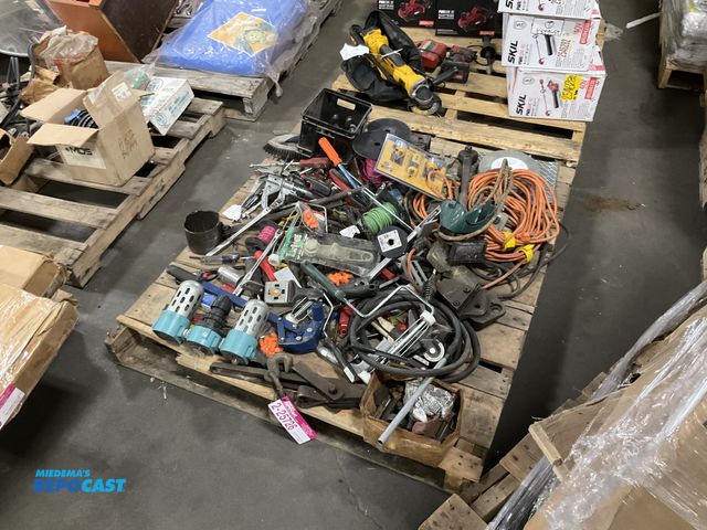 Lot 2-25726 - Skid lot of tools/parts/accessories including DeWalt 3 pc right angle attachment, grinding wheels, l...
