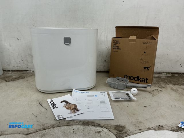 Lot 2-92082 - Modkat mk103 White litter box