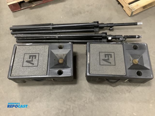 Lot 2-73059 - 2 Elecro-Voice Speakers with stands