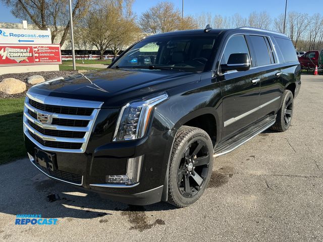 Lot 2-40713 - 2017 Cadillac Escalade ESV Luxury SUV 4x4