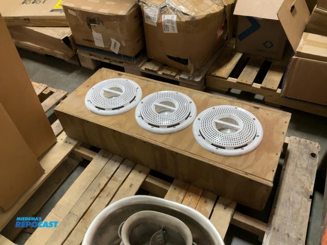 Lot 2-99721 - Song triple marine speakers 800W 10” subwoofer