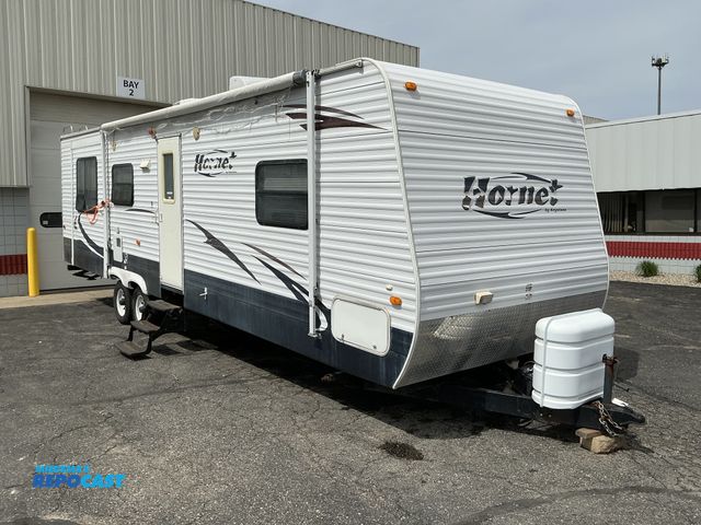 Lot 2-24698 - 2008 Keystone M-27 DBS Camper Travel Trailer