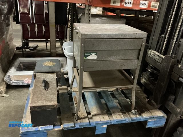 Lot 2-90770 - Pallet of Miscellaneous Antique-Style Merchandise