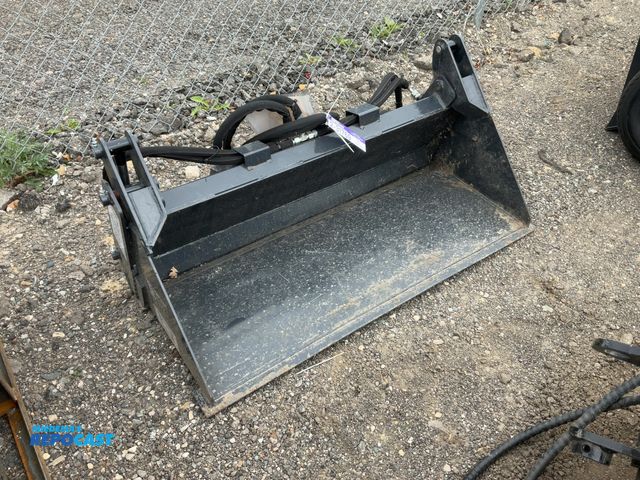 Lot 2-31769 - Wolverine MCB-11-48W Mini Skid Steer Combination Bucket 48” Quick Attach Hydraulic Powered