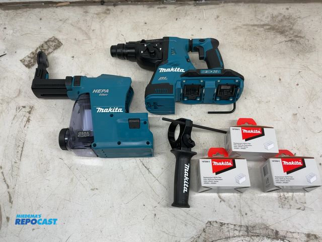 Lot 2-76616 - makita XRH10ZX cordless demolition hammer drill kit