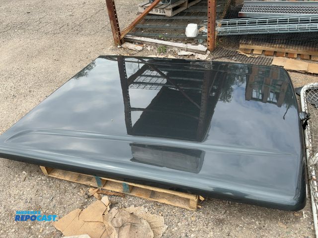 Lot 2-91396 - fiberglass tonneau cover 2015-2022 chevy colarado/gmc canyon