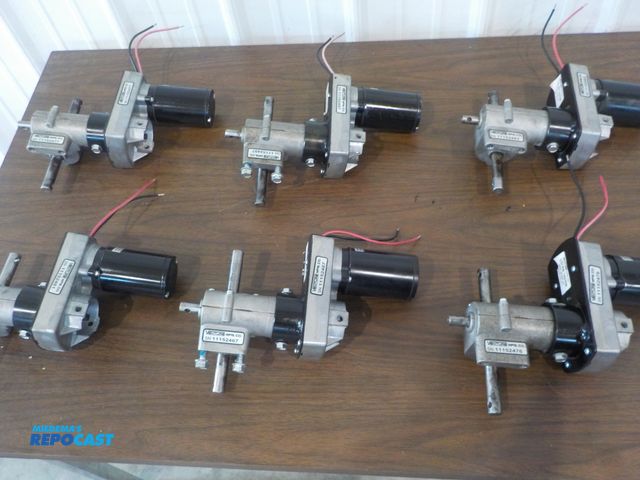 Lot 2-30265 - Lot of (6) VENTURE Mfg Co dual gear drive motors. Type LCI-PN-142708. 18/1 ratio.