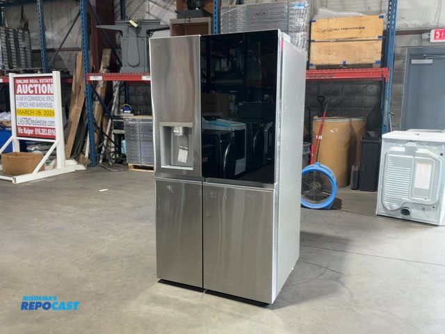 Lot 2-55868 - Scratch & Dent LG LRSVS2706S/02 Refrigerator/Freezer