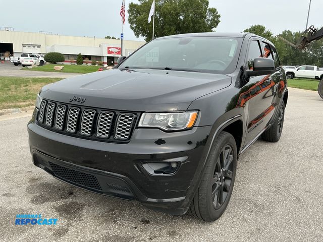 Lot 2-44165 - 2017 Jeep Grand Cherokee Altitude SUV 4x4