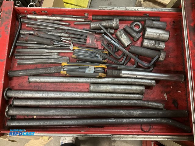 Lot 2-17006 - Lot of asst. hand tools includes: bolts, pins, sockets, Allen keys, chisels….