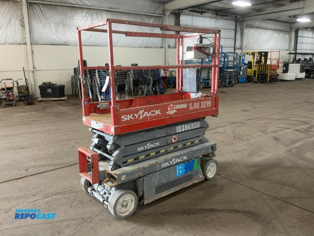 Lot 2-42903 - 2015 Skyjack  SJ III 3219 Scissor Lift