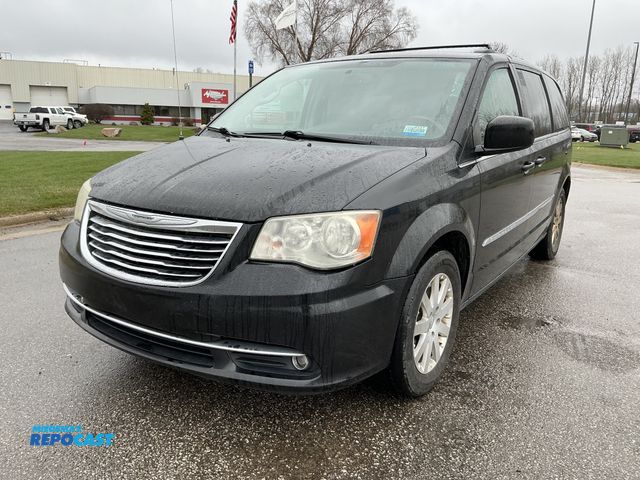 Lot 2-93004 - 2014 Chrysler Town&amp;Country Touring Mini Van FWD