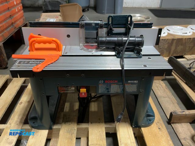 Lot 2-18609 - Electric Bosch table router RA1181