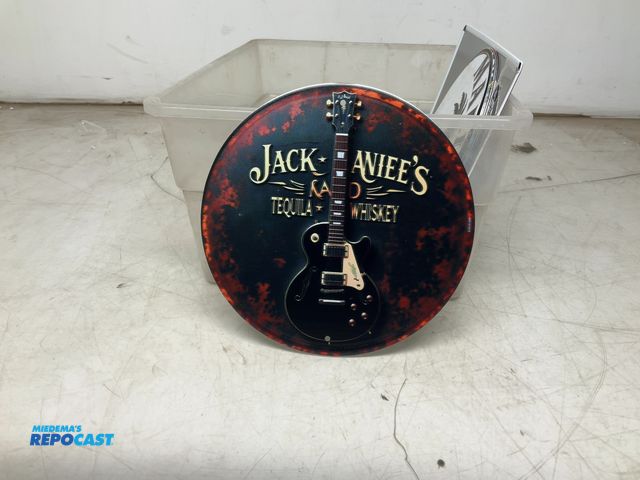 Repocast.com - Lot 2-15157 - 8” Metal Bar Sign