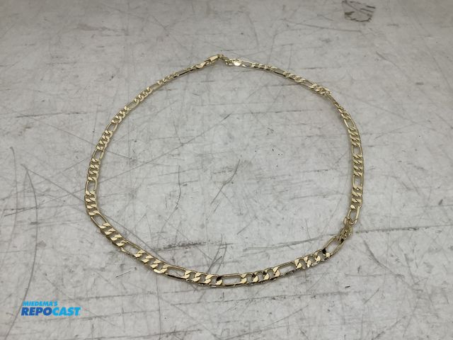 Lot 2-74043 - New Gold figaro circular and oval link chain necklace