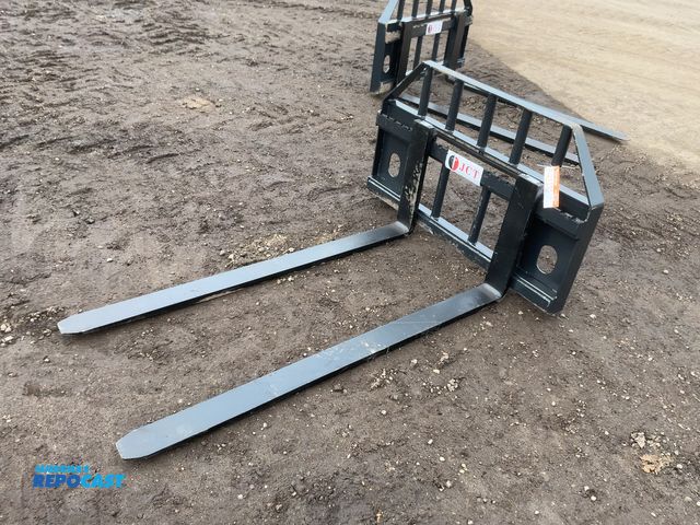 Lot 2-42370 - New JCT 60” Fork Skid Steer Attachment, Quick Attach Carriage with Two 60” Forks, Forks are 4” Wide