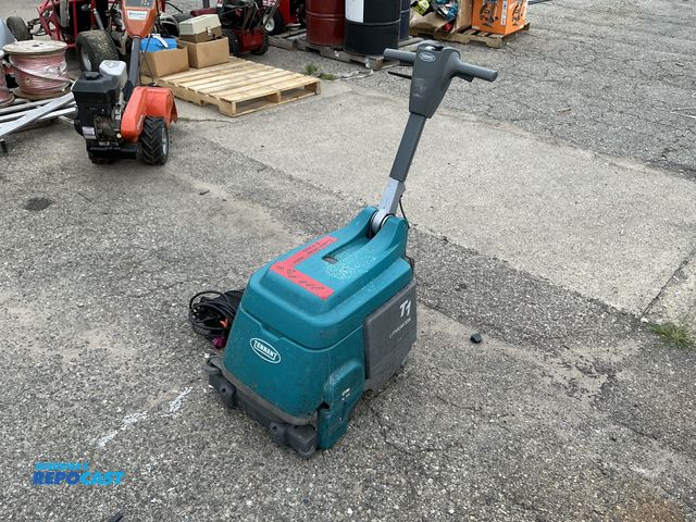 Lot 2-18934 - 2022  tennant t1 lithium ion floor cleaner