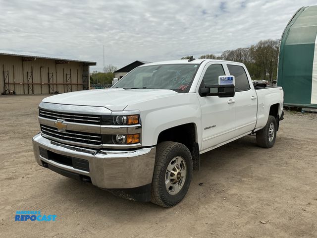 Lot 2-90198 - 2017 Chevrolet Silverado 2500HD LT Crew Cab 4WD Crew Cab Standard Box Pickup Truck 4x4