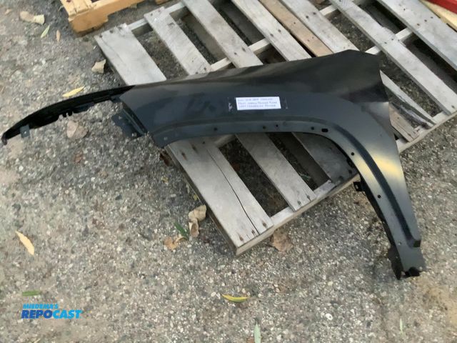 Lot 2-68789 - 2014-2018 Jeep Cherokee front narrow fender flare (left/driver’s side fender)