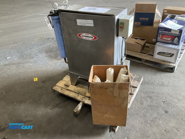 Lot 2-11286 - KleenTec Cleanmaster antifreeze recycling machine, comes with (5) filters, 115 volt single phase ele...