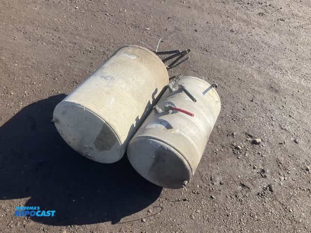 Lot 2-33614 - (2) aluminum air tanks, approx 12”D x 22”L and 14”D x 24”L, used