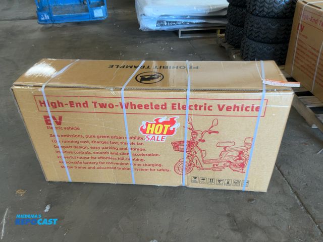 Lot 2-44557 - New SDLANCH EV Electric Scooter, Battery Operated, Steel Frame, Painted Plastic Shell, LED Running L...