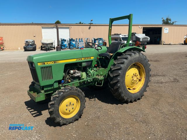 Lot 2-40608 - 1987 John Deere 1050 Tractor